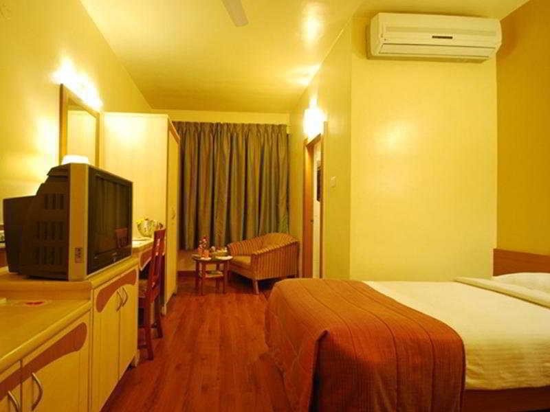 Hotel Park Central Comfort- E- Suites Pune Room photo