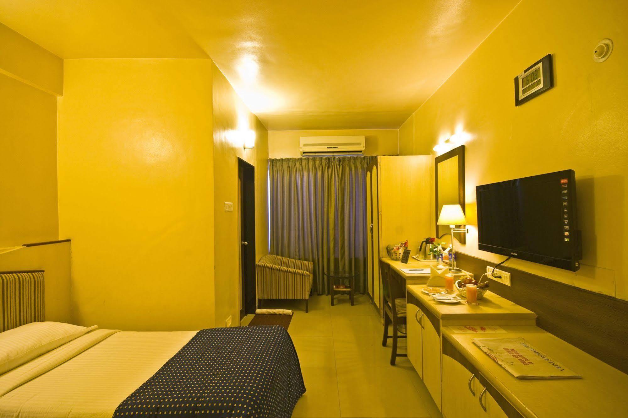 Hotel Park Central Comfort- E- Suites Pune Exterior photo